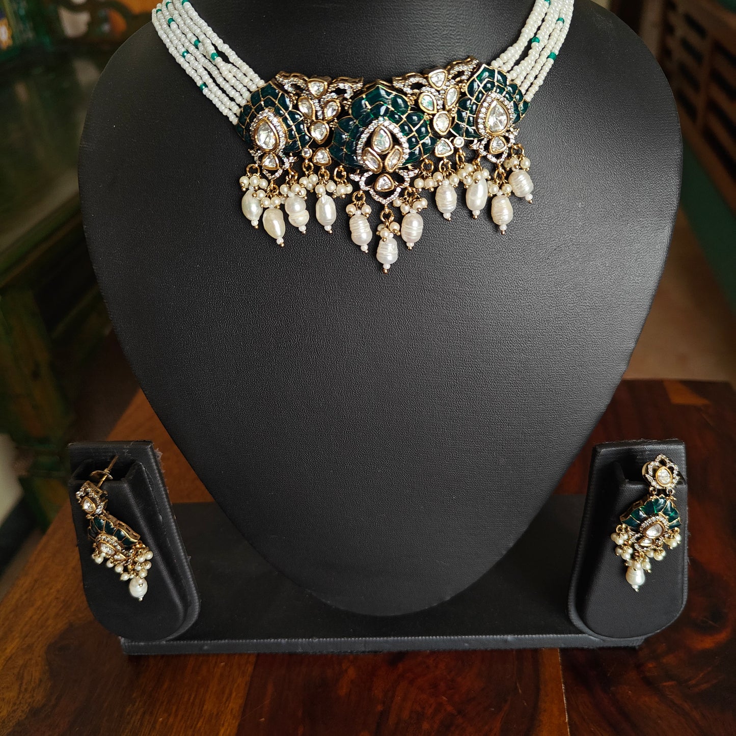 Jagavi choker set with green kemp stones on poth pearl strings