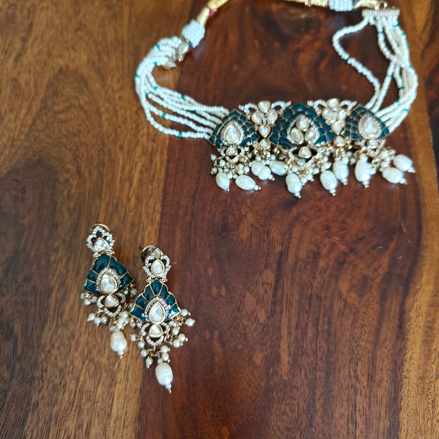 Jagavi choker set with green kemp stones on poth pearl strings