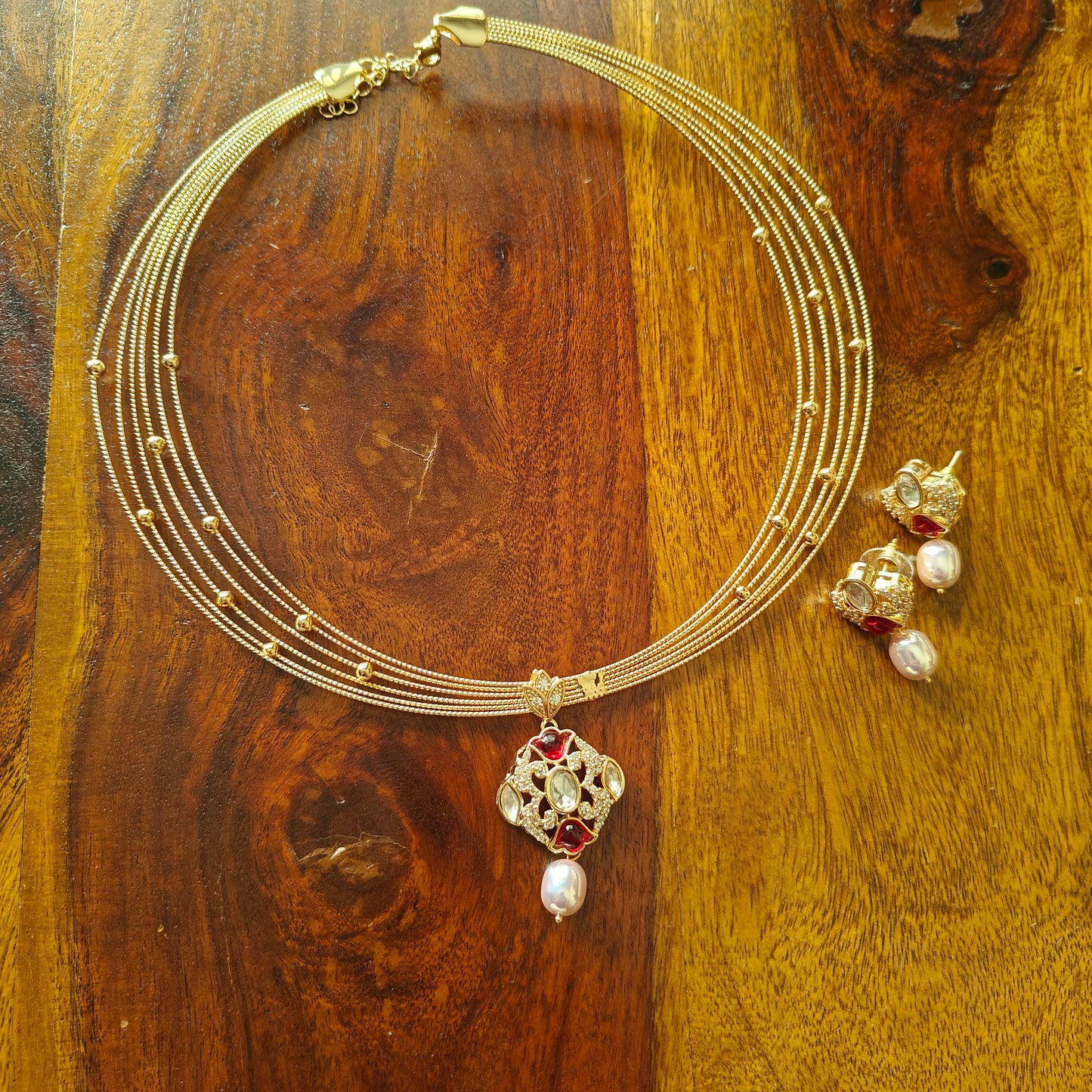 Ipsita set with wires and kundan pendent