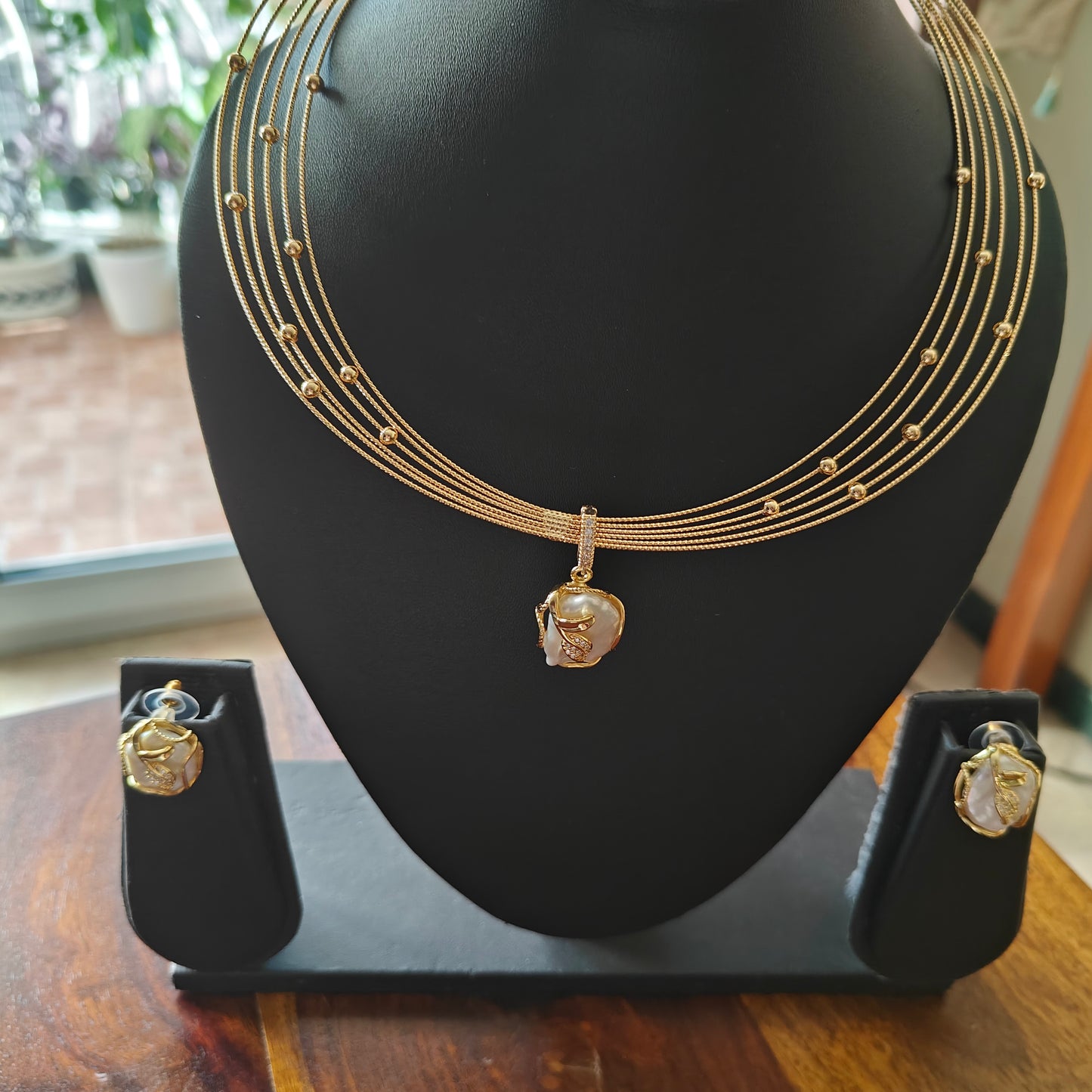 Juily set with wires and baraque pearl