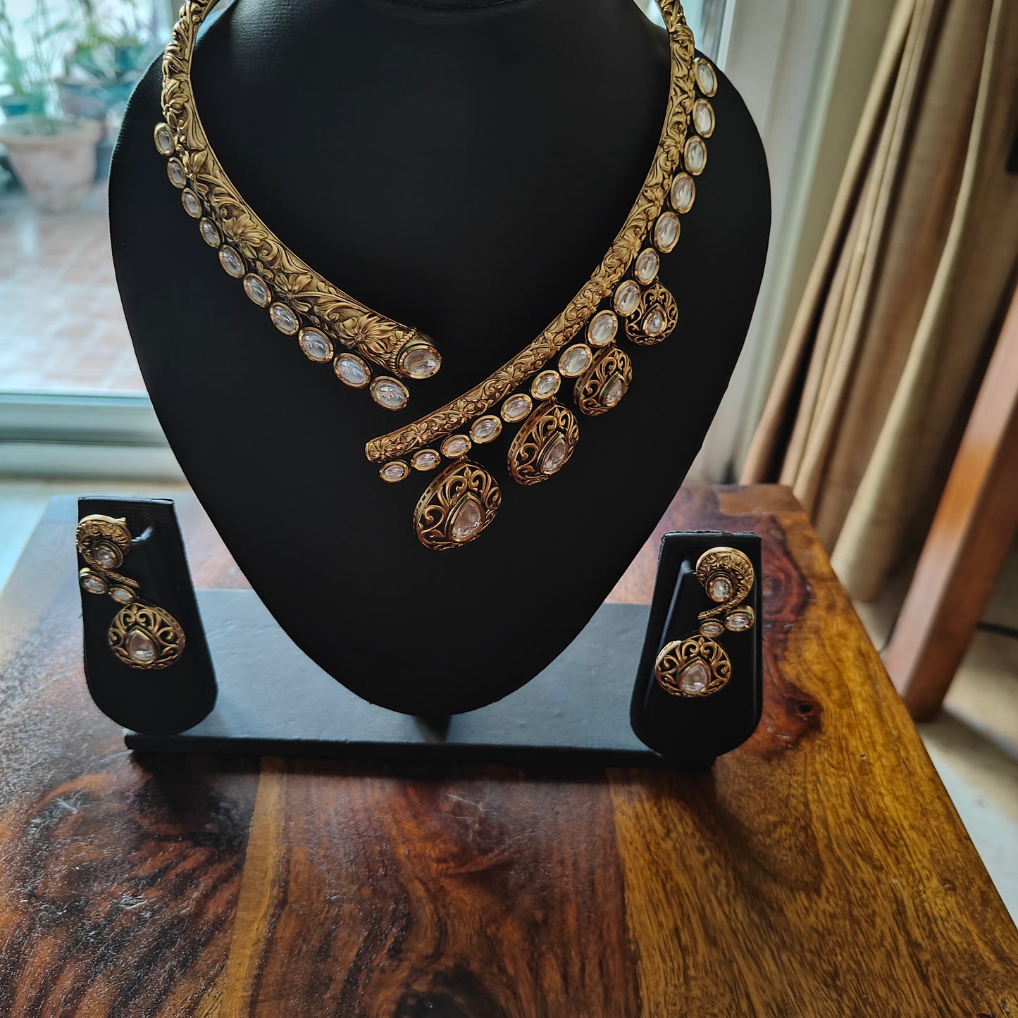 Khyati hasli set in antique finish with kundan