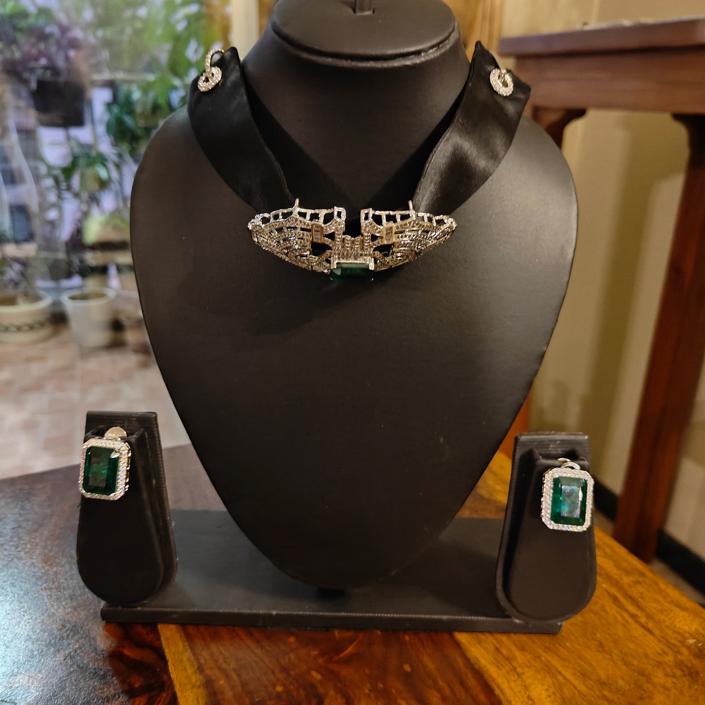 Ipsa set with an emerald stone studded centre piece