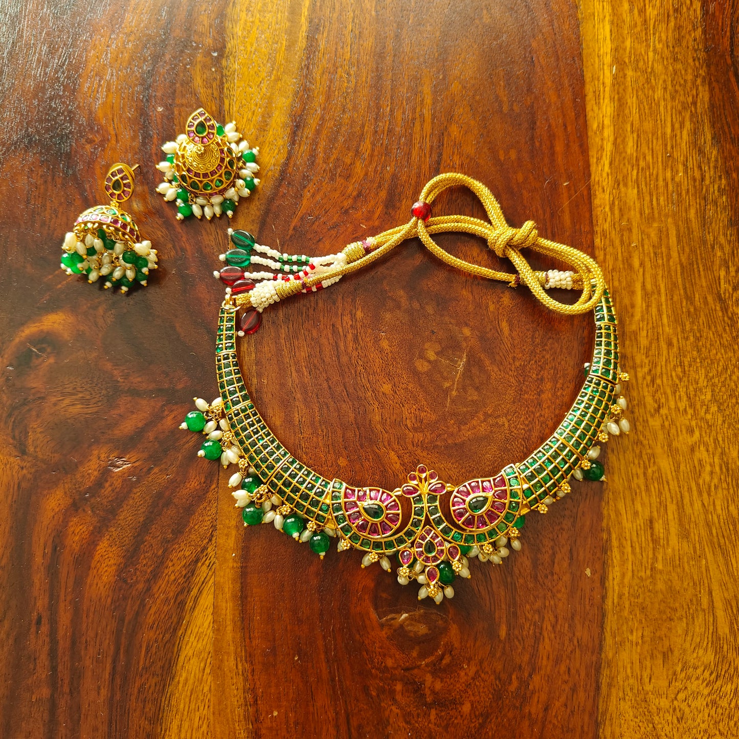 Kalaimangal set with kemp stones and emerald hangings in