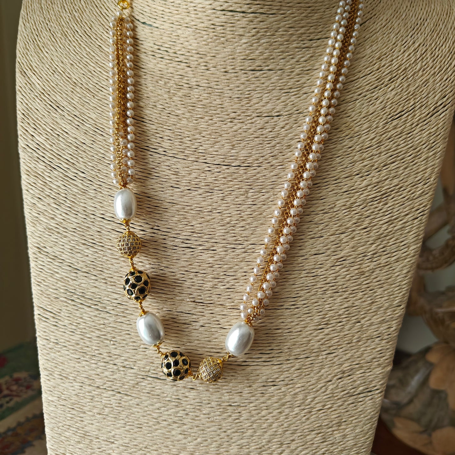 Pearl chains with decorative beads and pearls