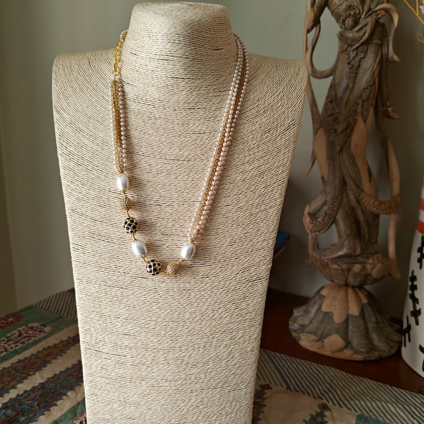 Pearl chains with decorative beads and pearls