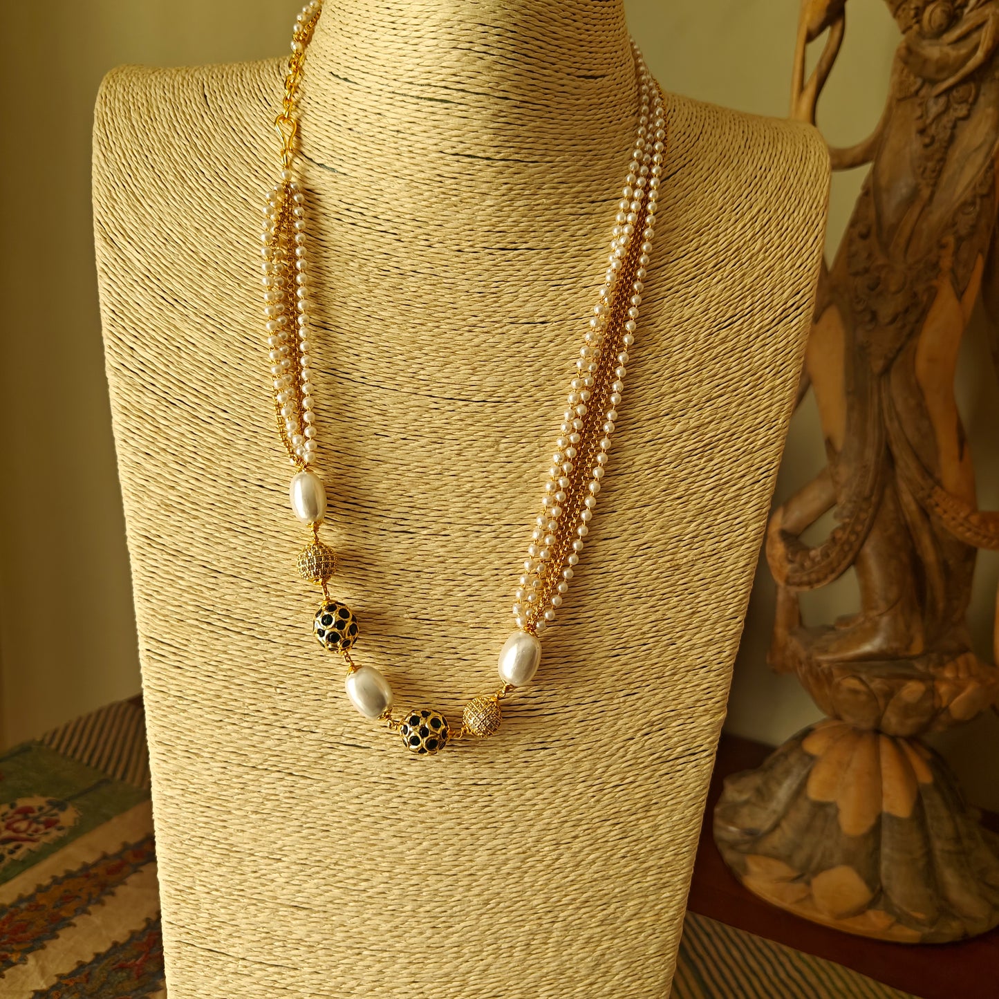 Pearl chains with decorative beads and pearls