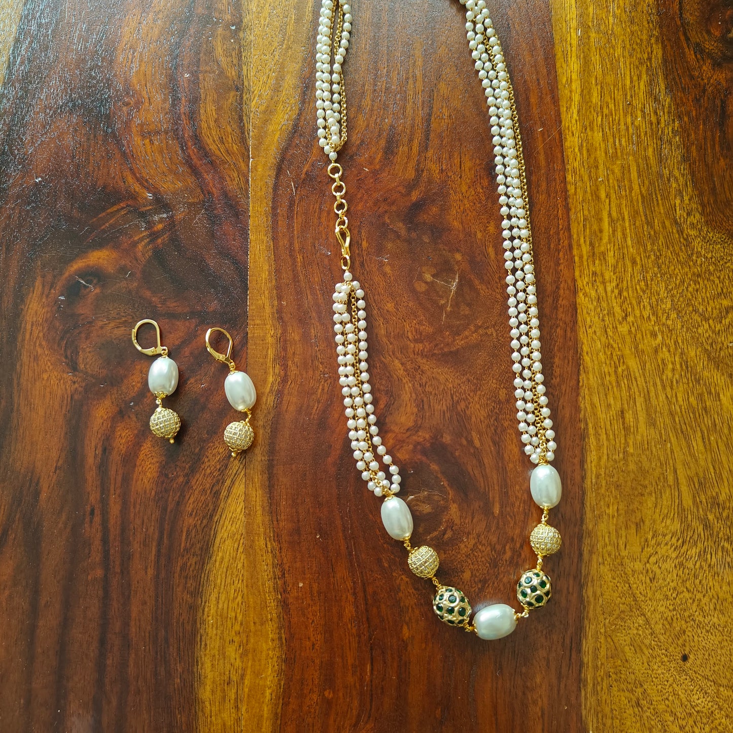 Pearl chains with decorative beads and pearls