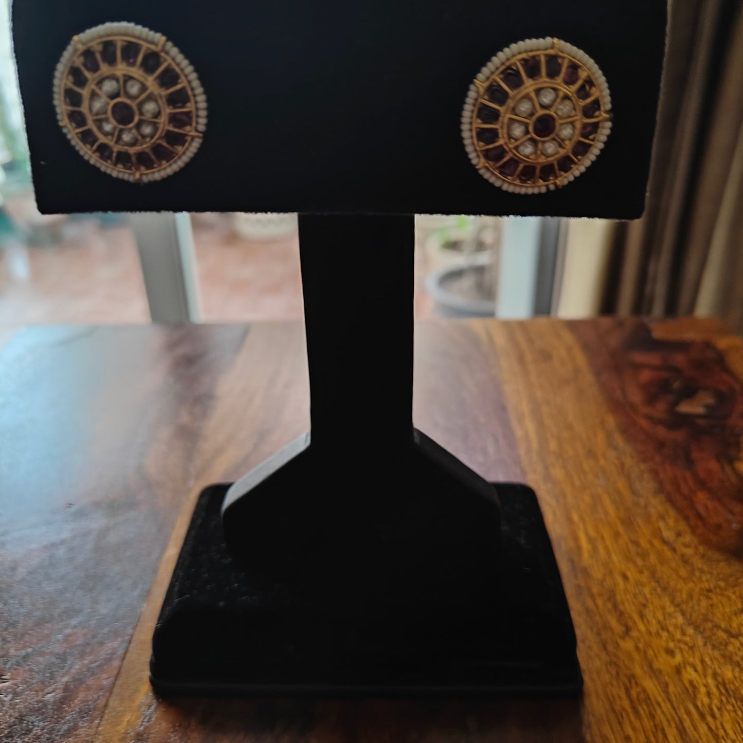 Round studs( earrings) with stones and pearls