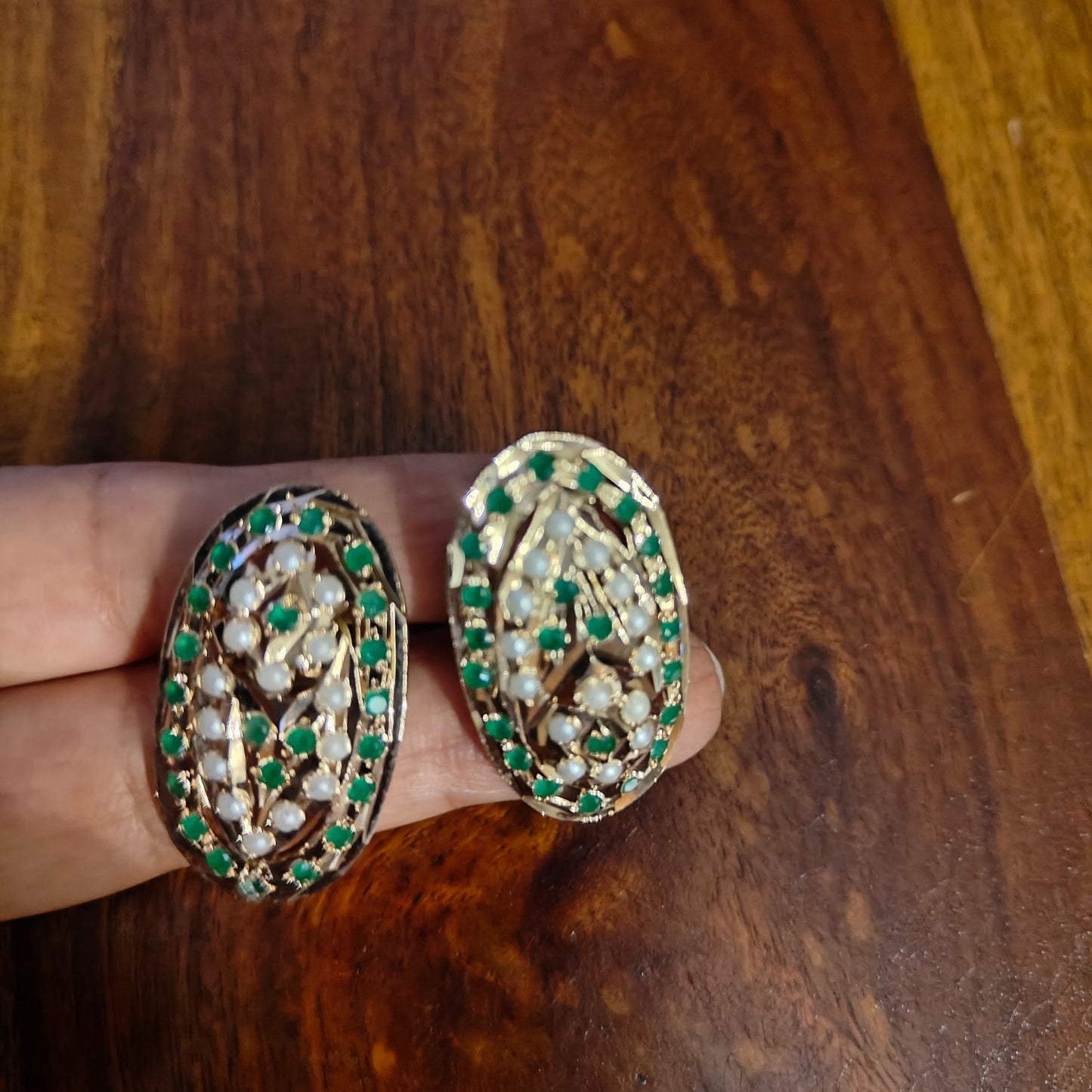 Jadau studs with pearls and stone