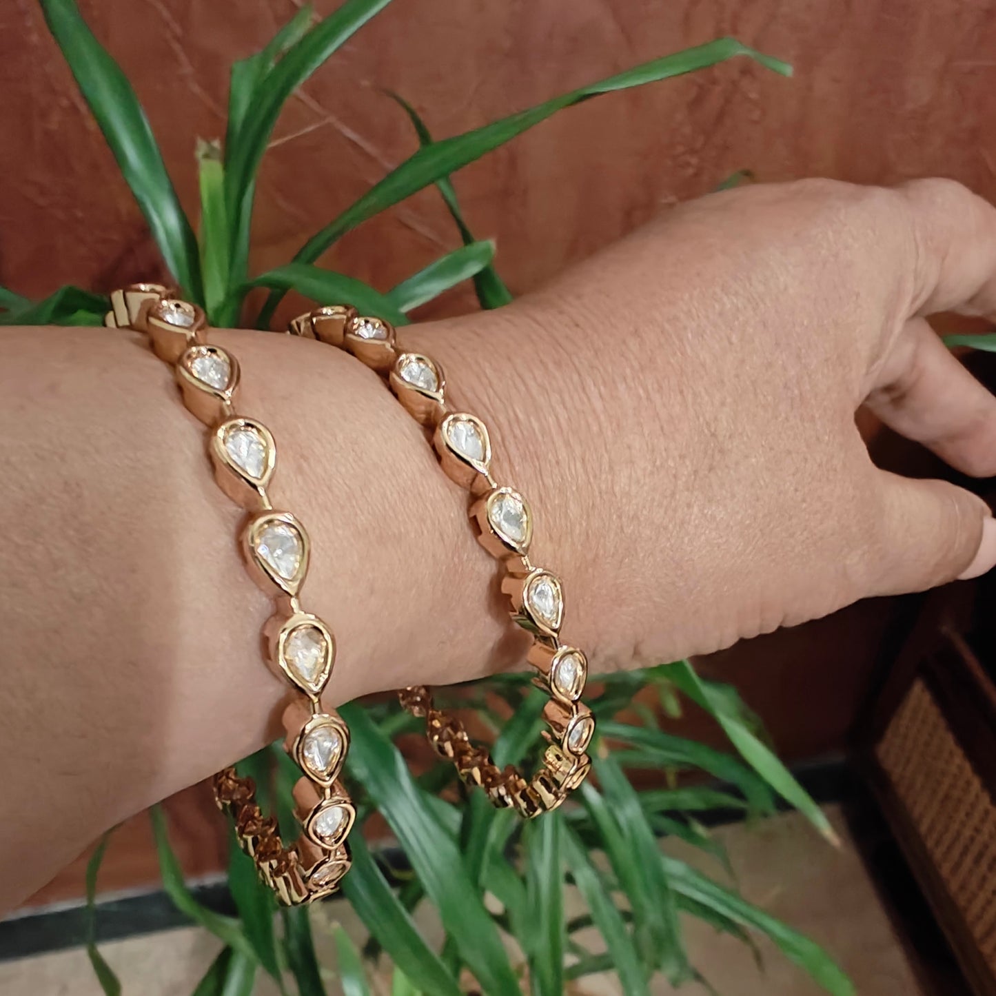 Kundan bangles with teardrop shaped kundan(2pc)