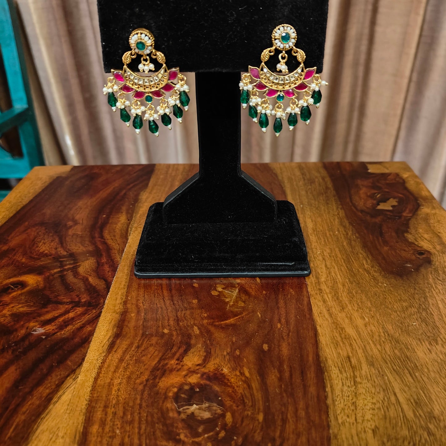 Vyanjana kemp and kundan earrings