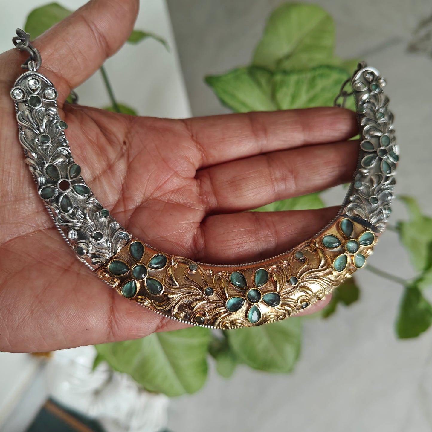Dual tone hasli set with engraving and mint green stone