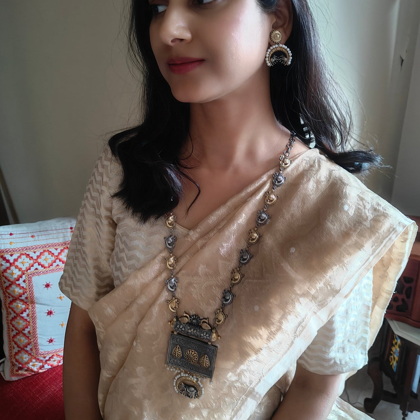 Dual tone set with elephant and peacock motif