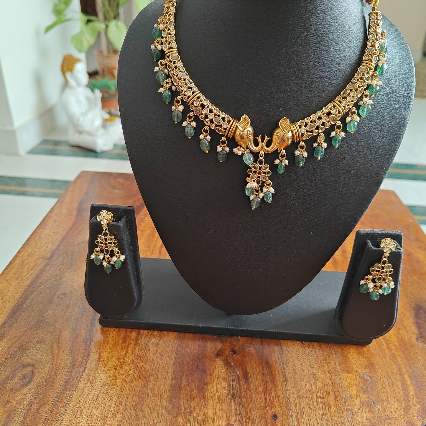 Ganesha hasli set with emerald green hangings