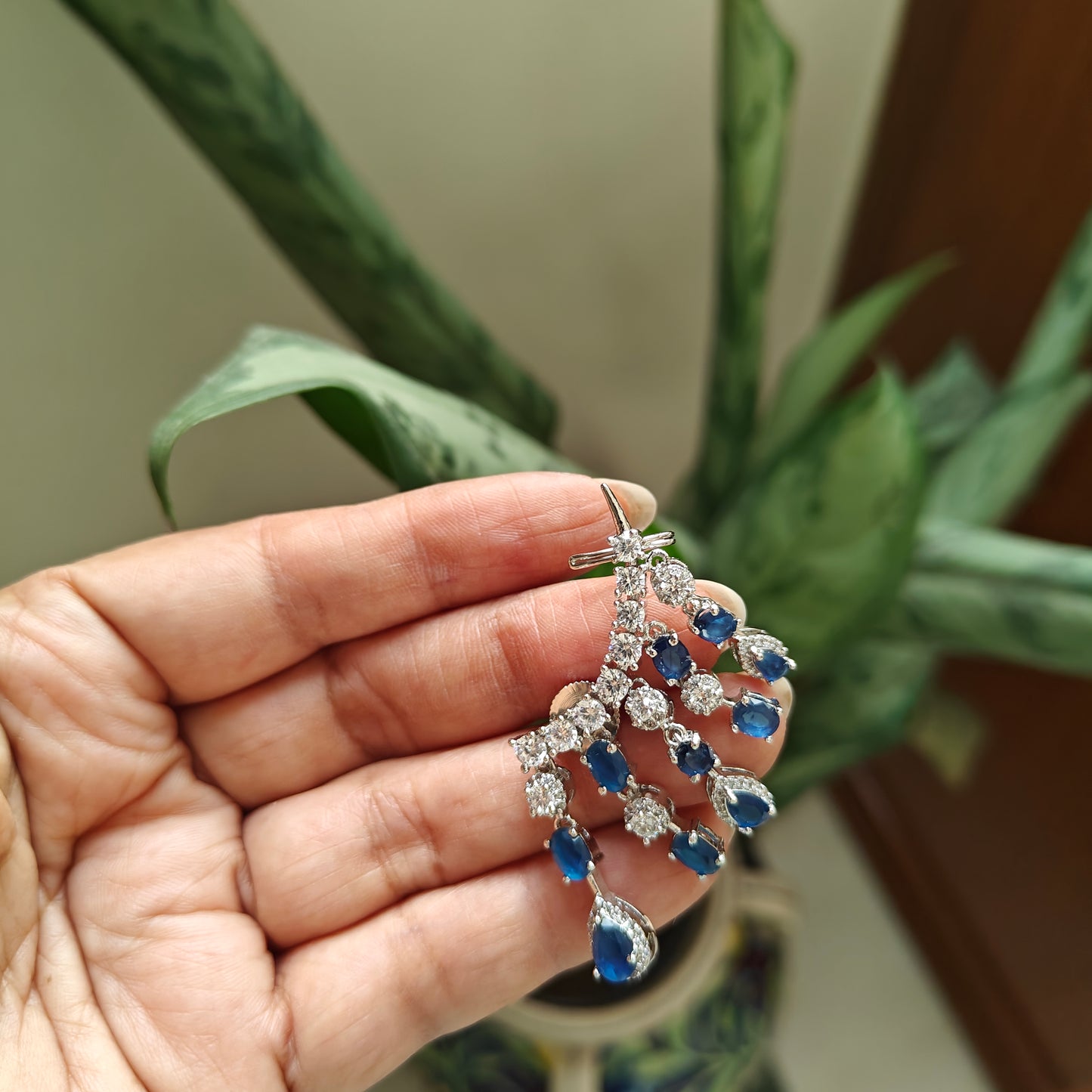 Earrings with cuff with stone hangings
