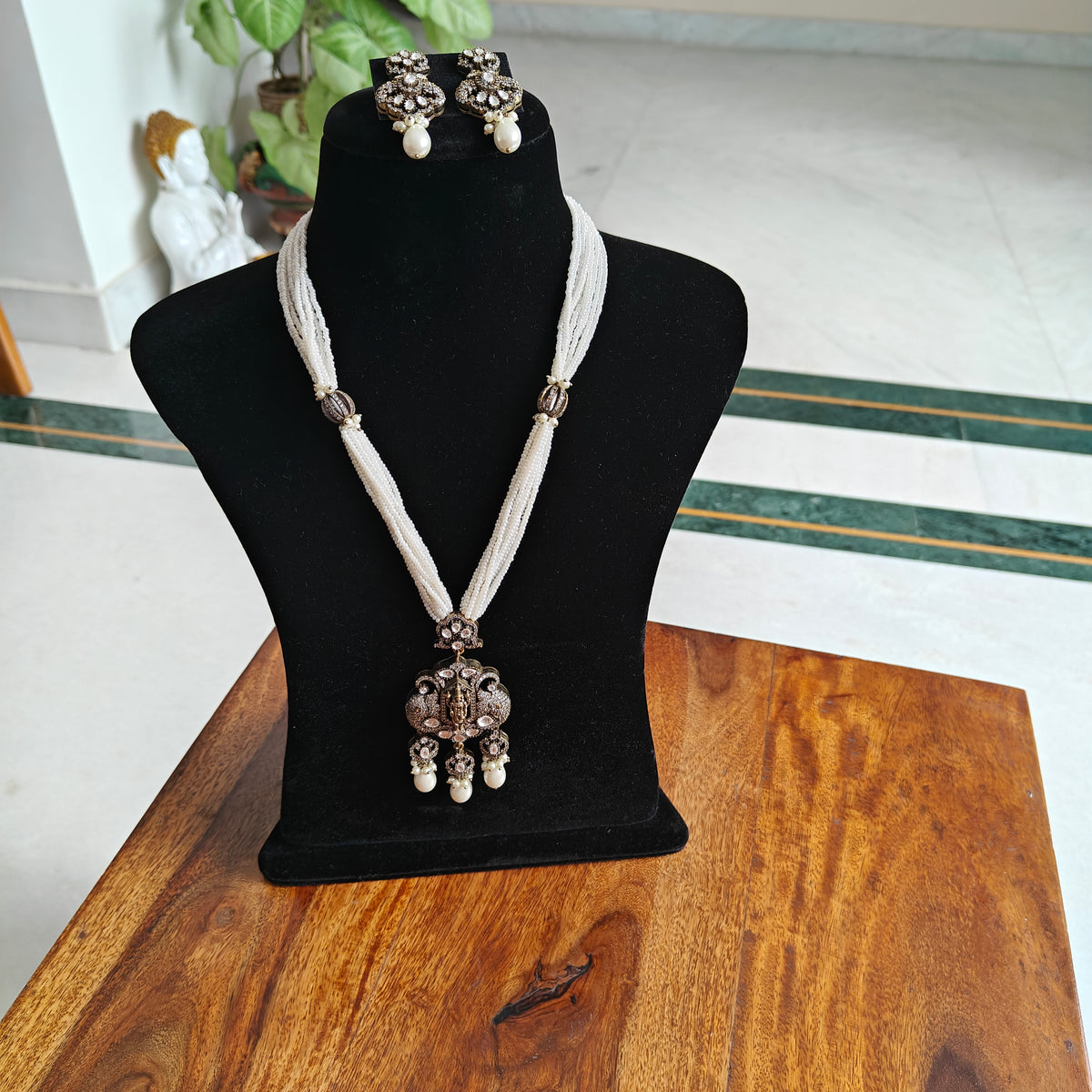 Sushanti set with poth pearl strings and Vishu pendant