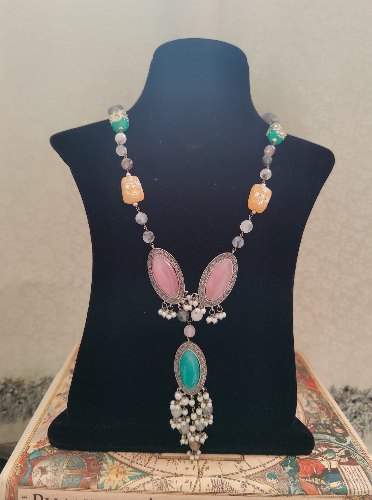 Dakshina Necklace with big coloured stones and beads