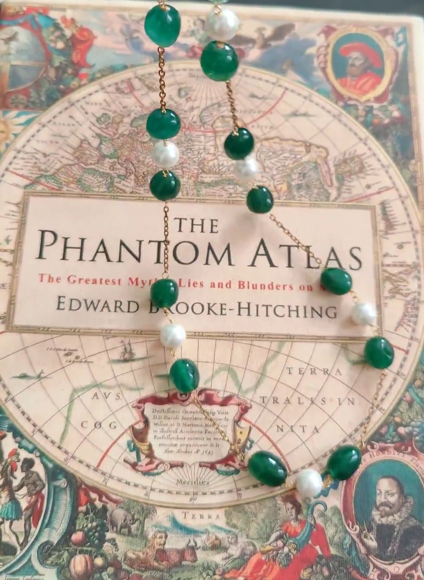 Emerald green beads and pearls set