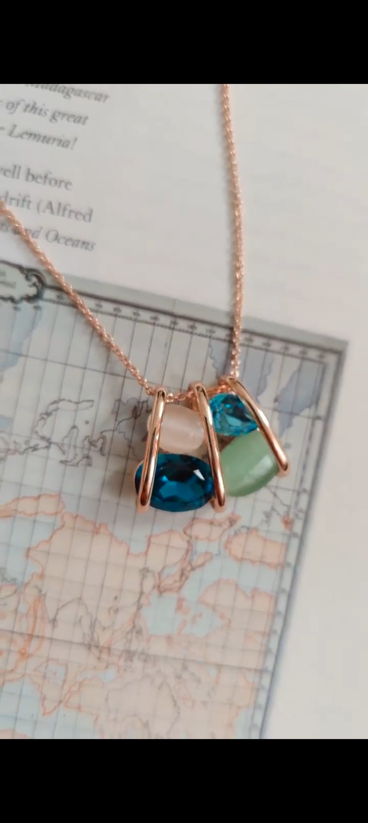 Dakshata stone pendent set