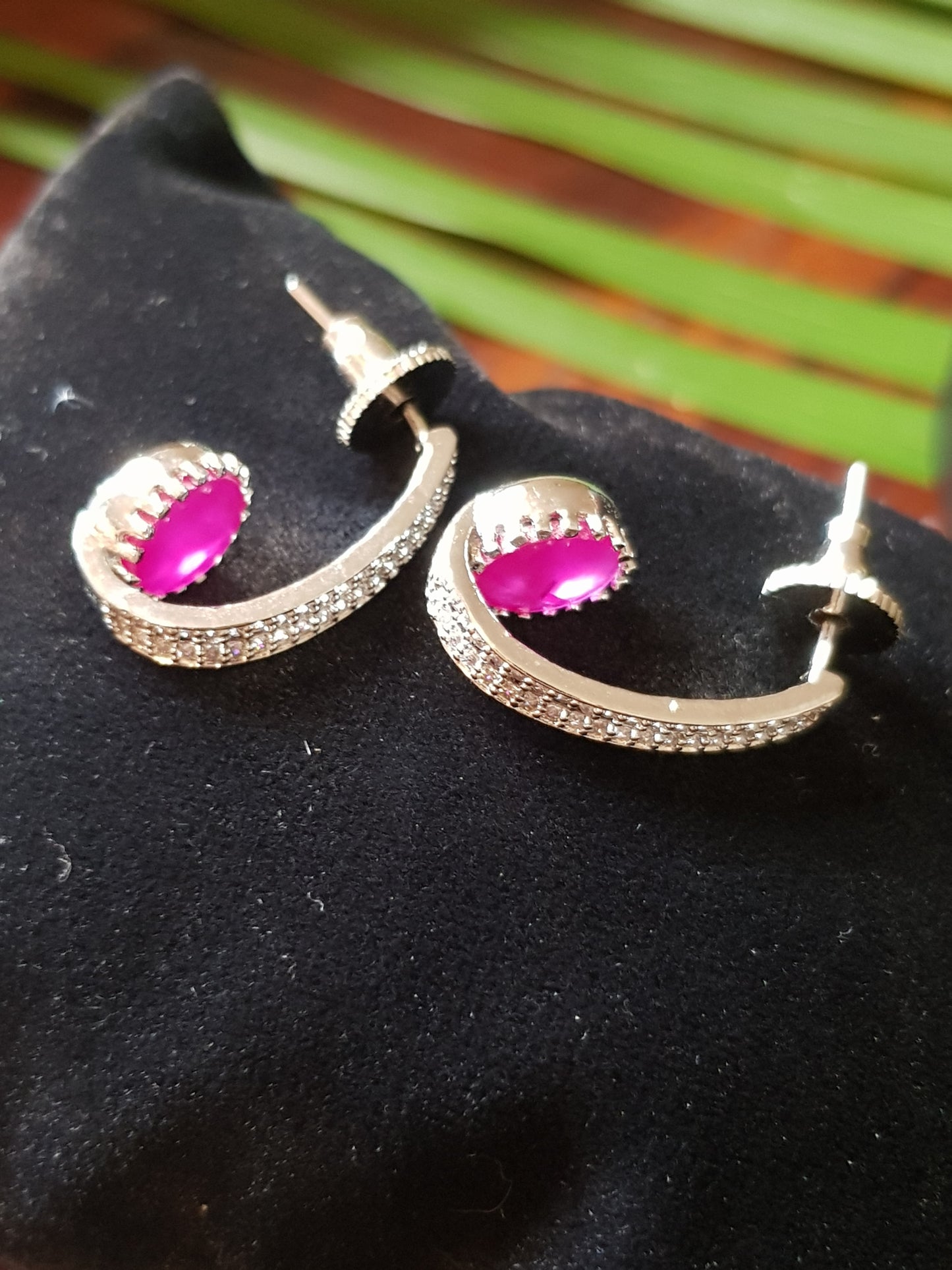 Smart silver finish earrings, available in red stone/green stone/pearl