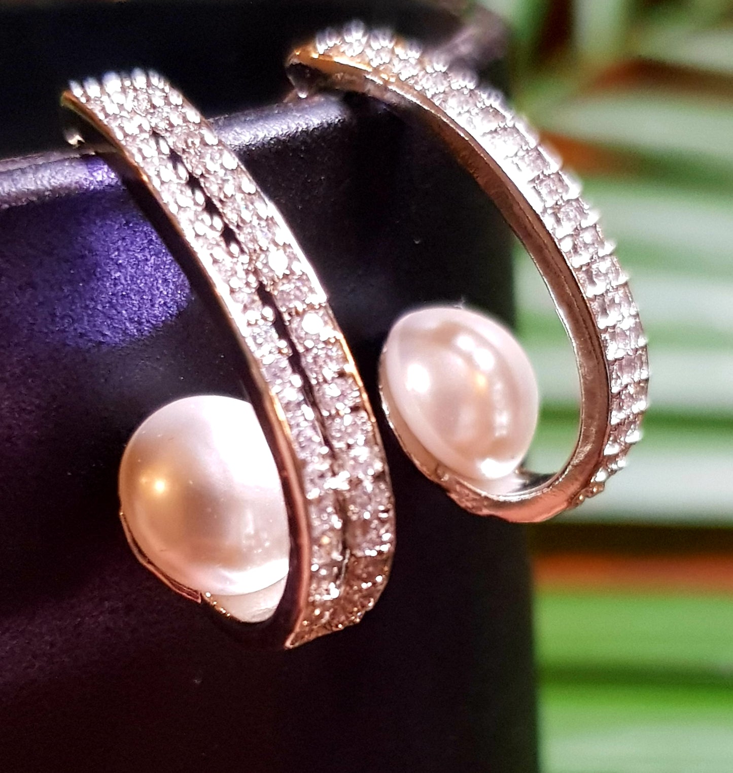 Smart silver finish earrings, available in red stone/green stone/pearl