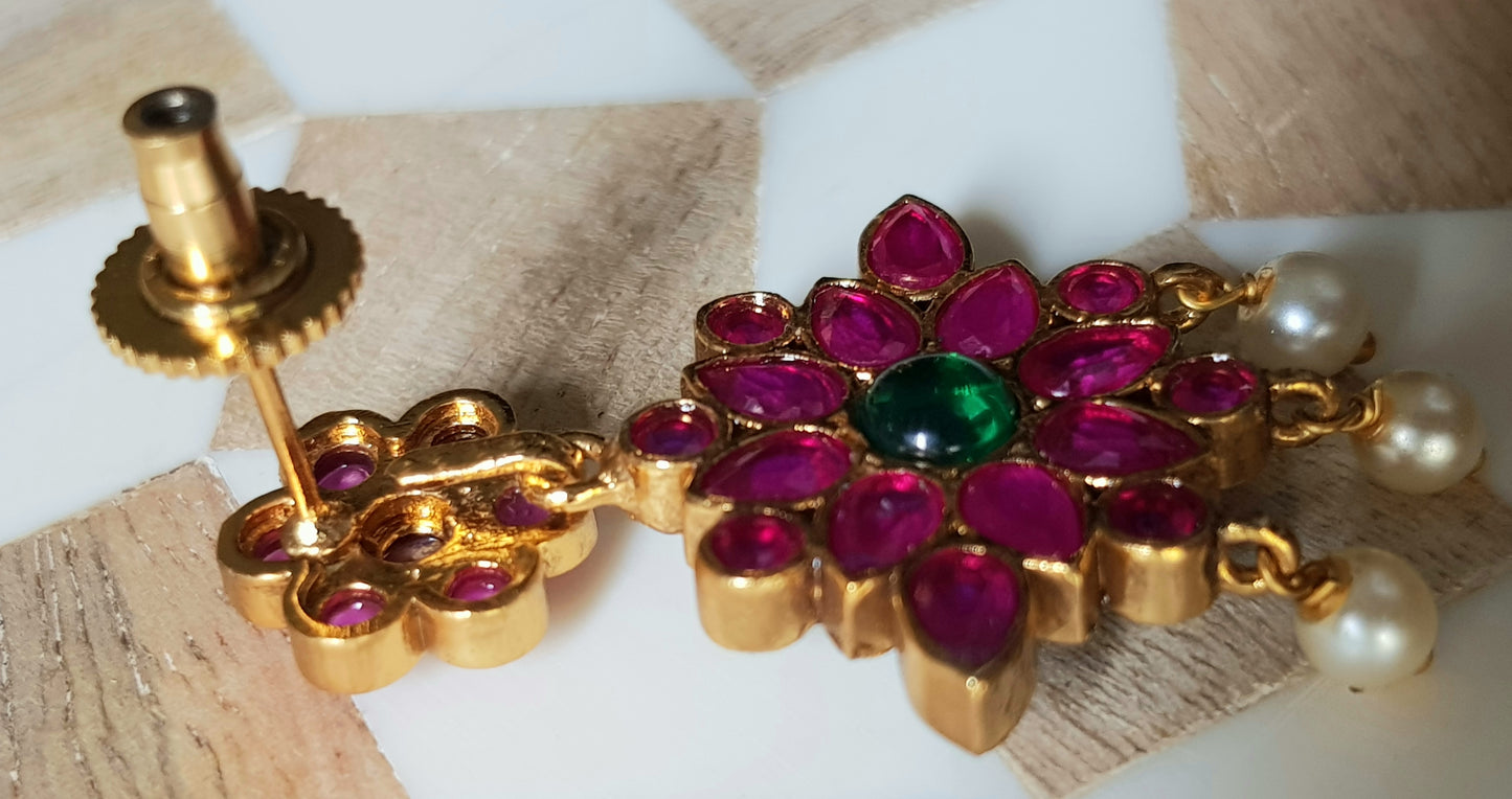 Reversible kemp set, in emerald green and ruby-navratan stone inlay