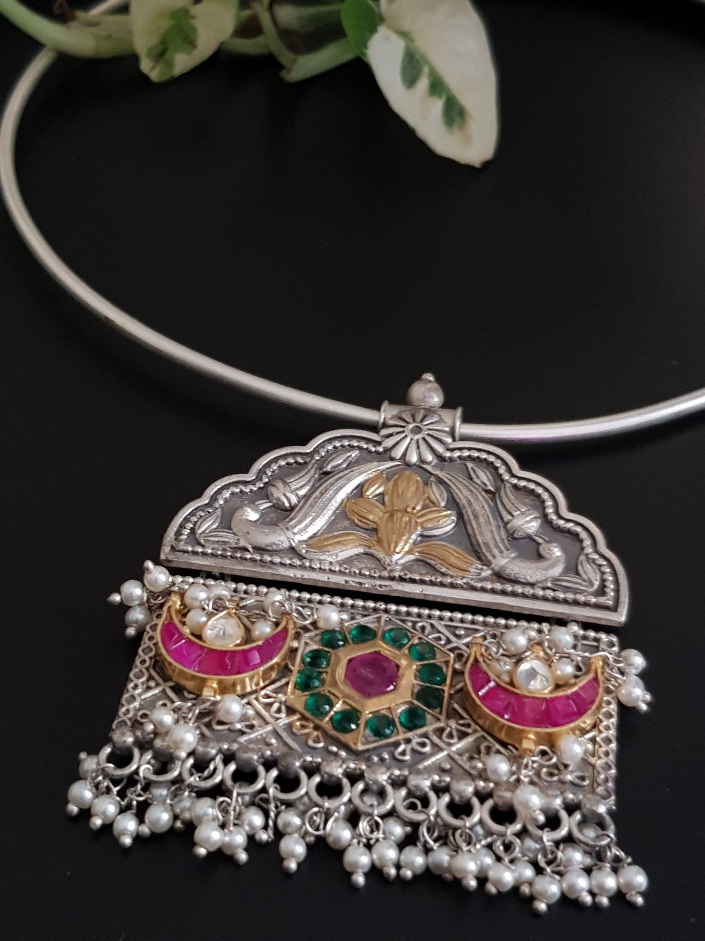 Silver finish pipe hasli (necklace),with a big pendant with jaali design with pachi kundan work