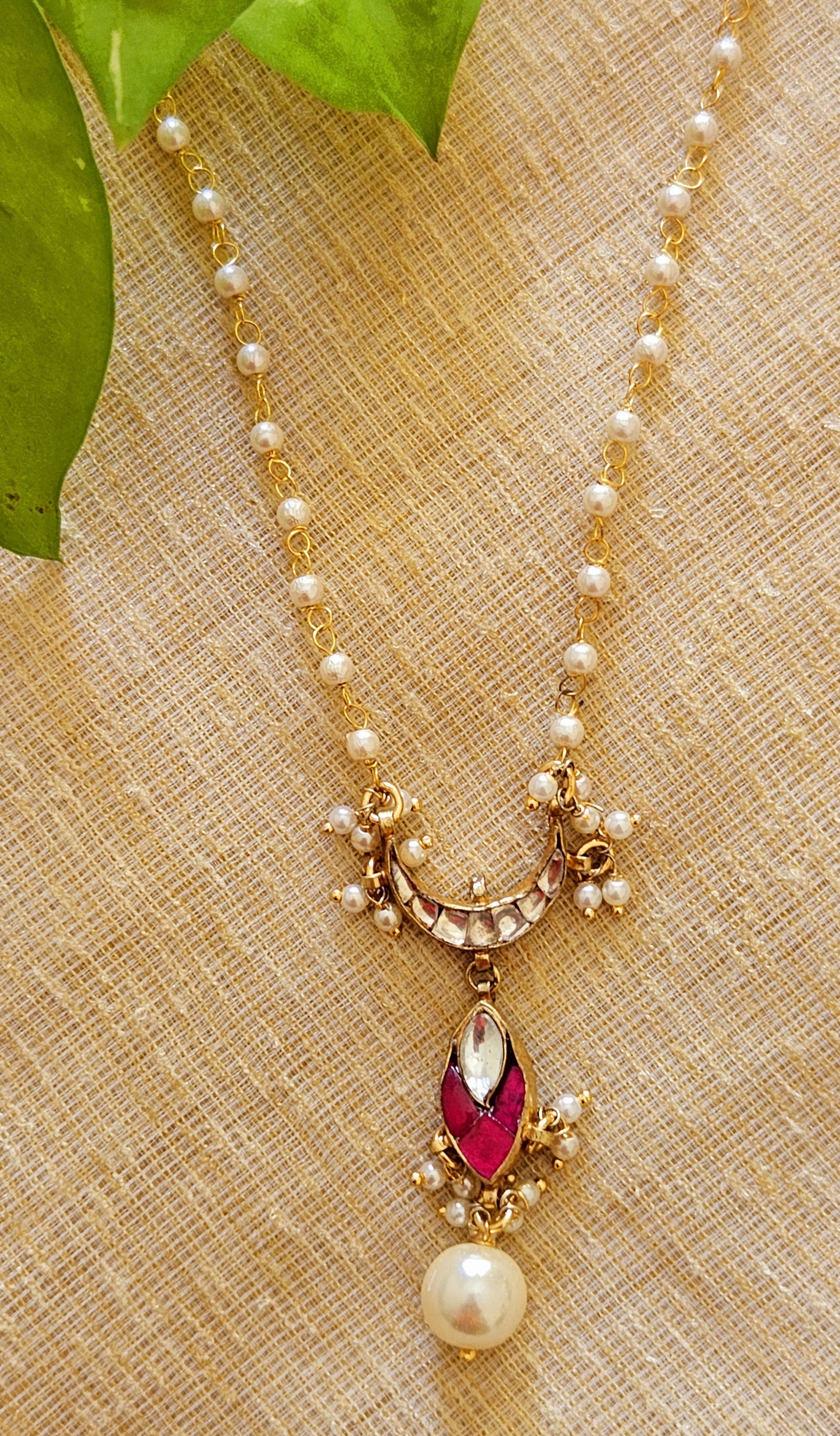 Necklace with pearl chain and kundan pendant (4 designs)