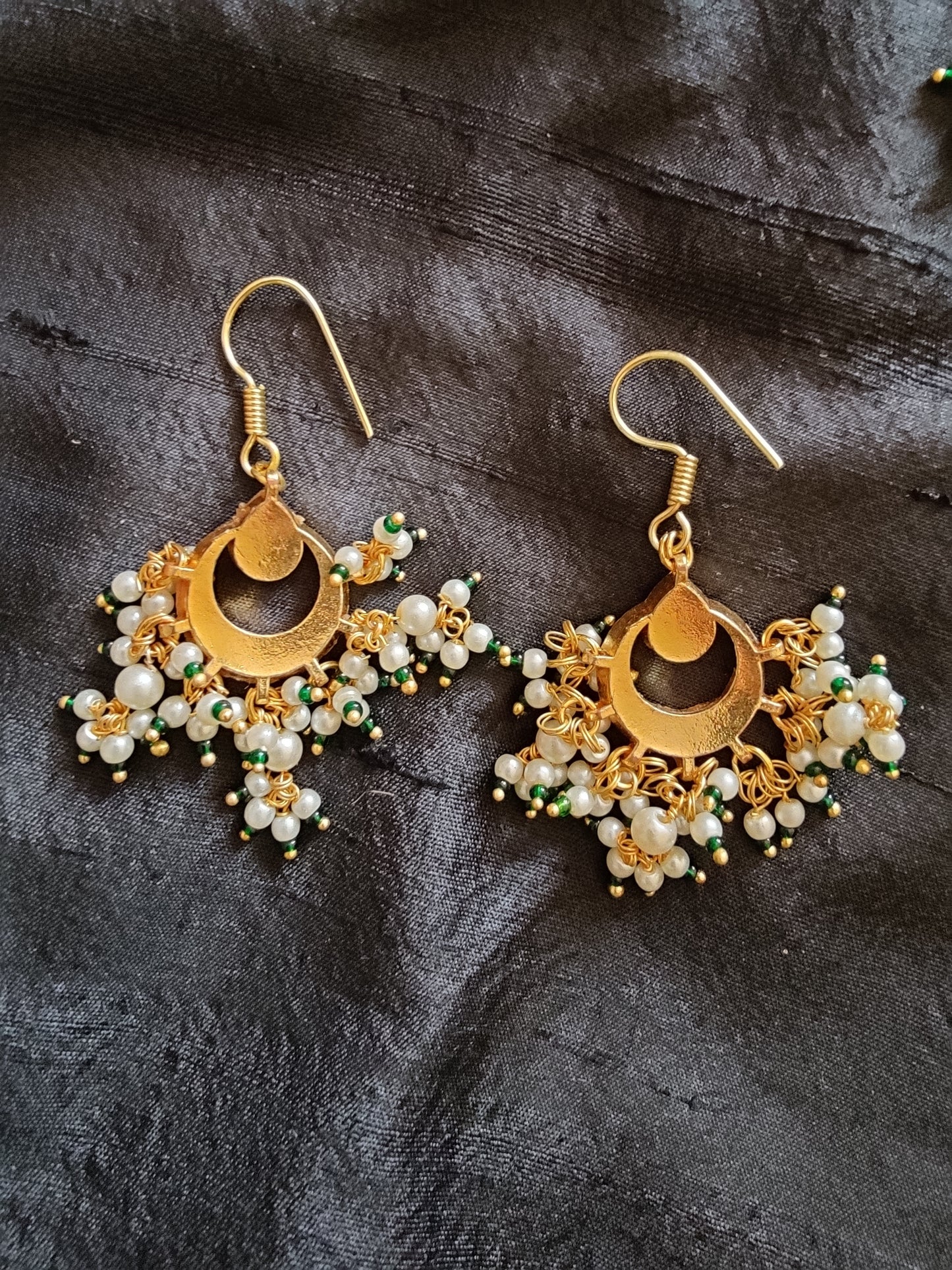 Kundan and pearl necklace and earrings set