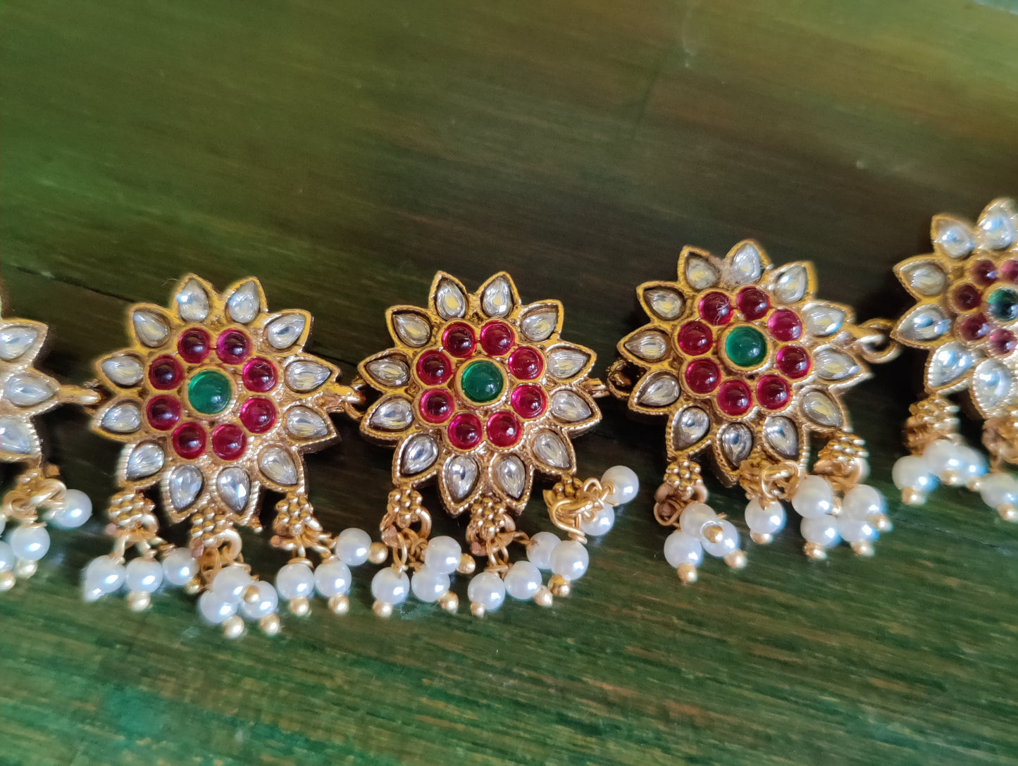 Reversible gold finish floral choker necklace with red/green kemp stones and pearls, with matching studs