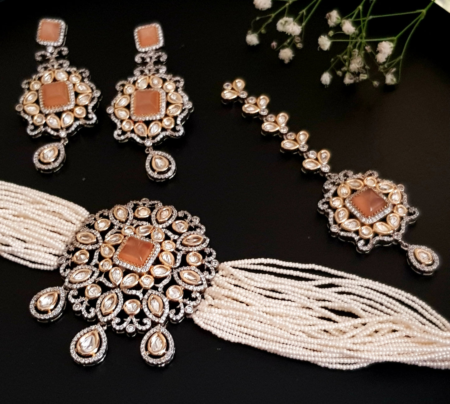 Kundan choker set with matching maangtika and earrings