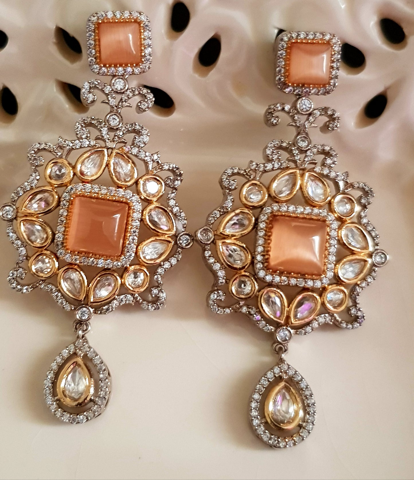 Kundan choker set with matching maangtika and earrings