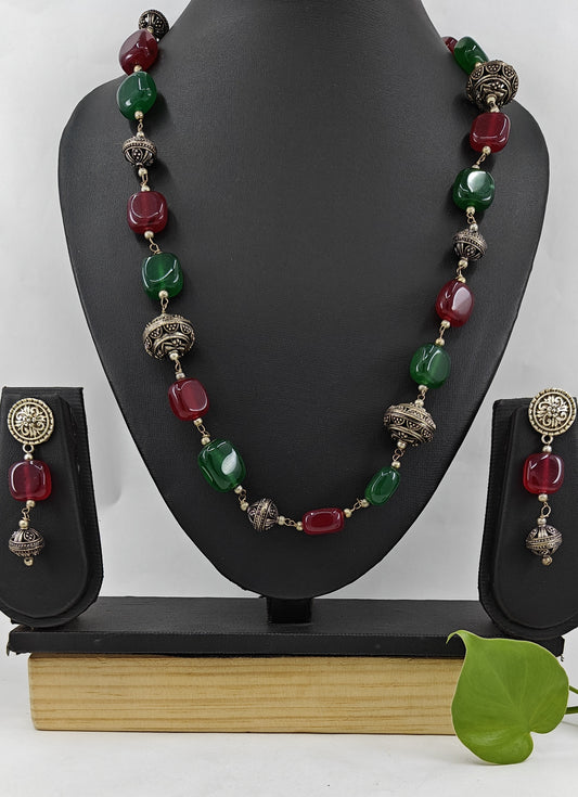 Set in ruby red and emerald green stones along with Jali beads