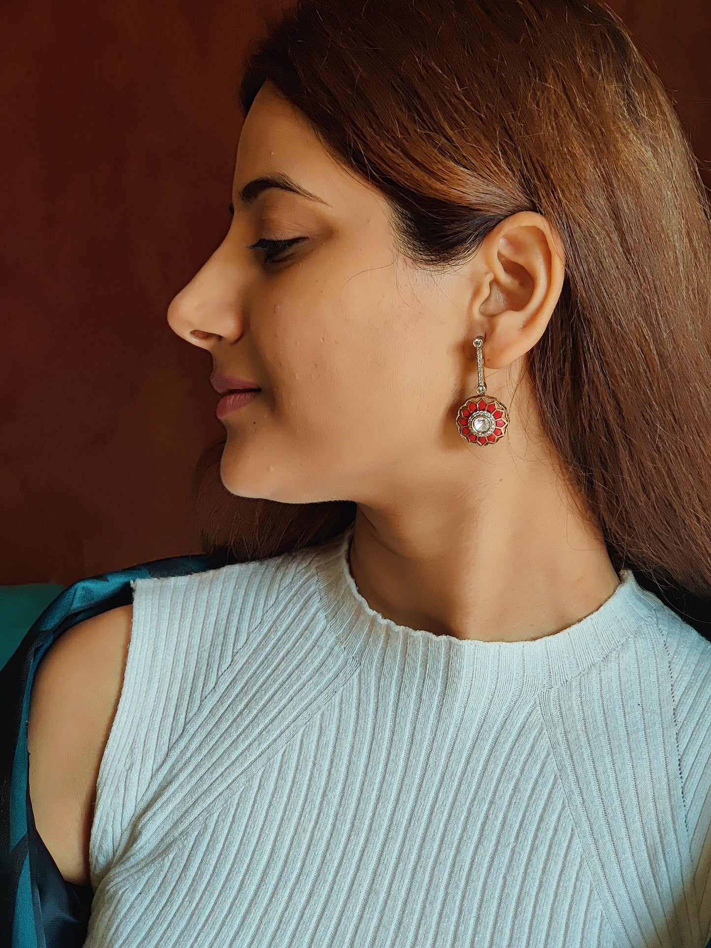 Pendulum earrings with  stone inlay