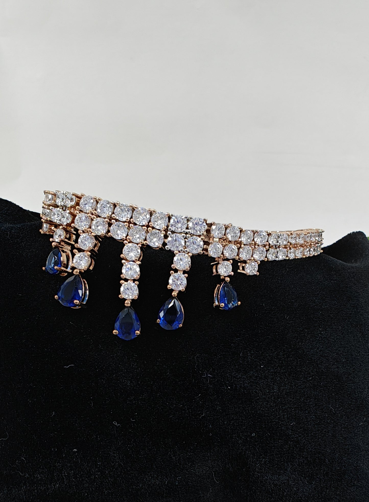 Bracelet with emerald/sapphire drops