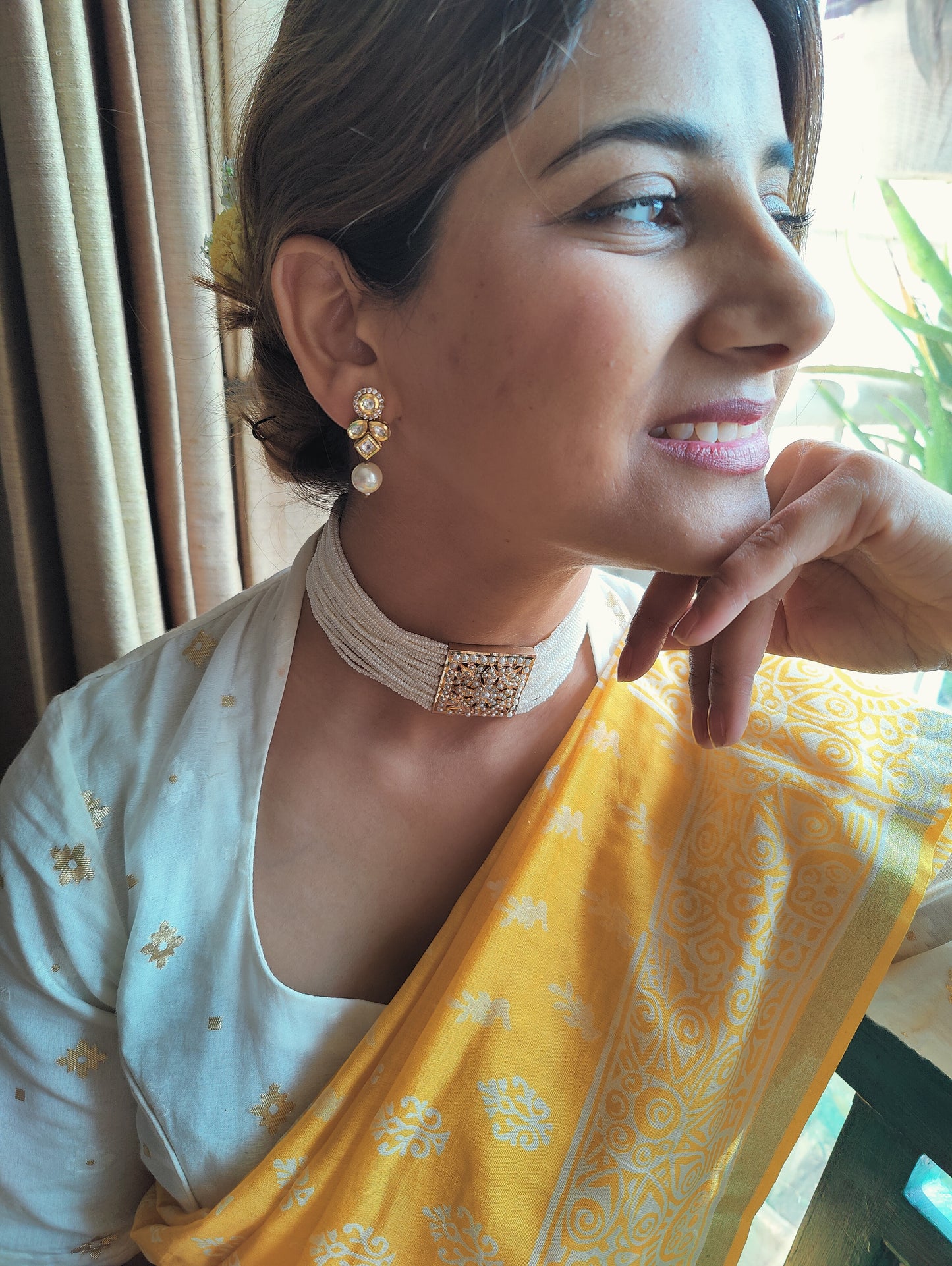 Faiz choker with jadau tikda on poth pearls