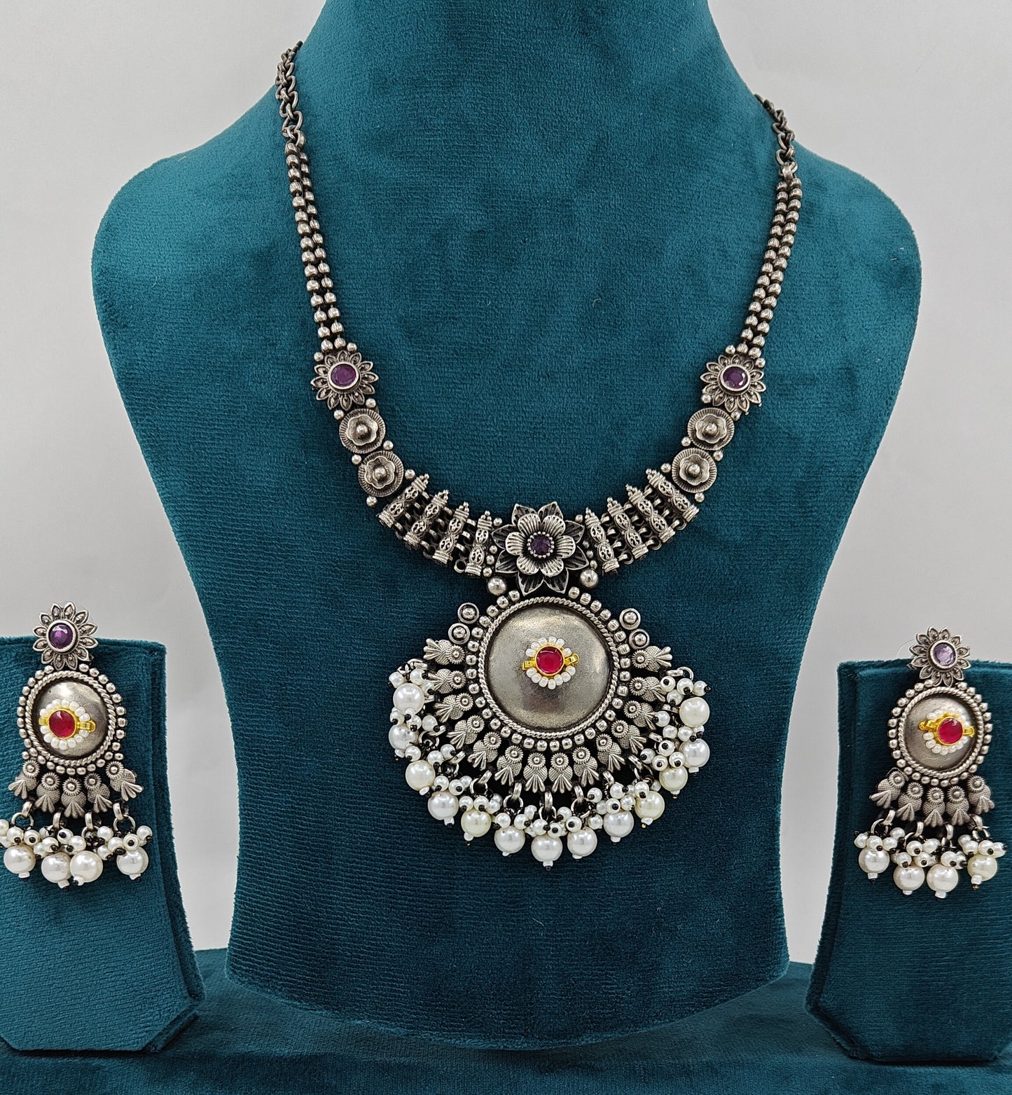 Baijanti Set with stone and pearls work