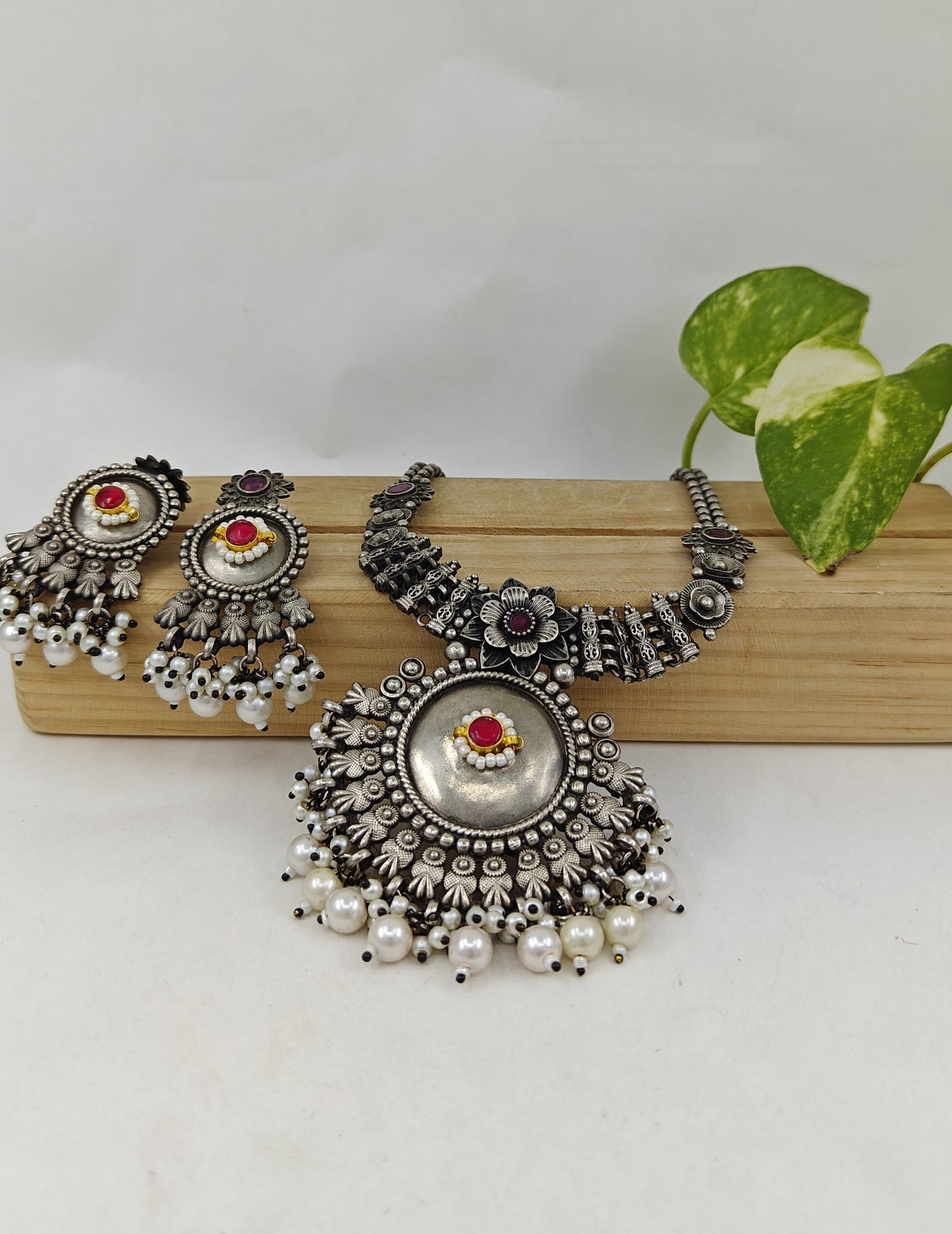 Baijanti Set with stone and pearls work