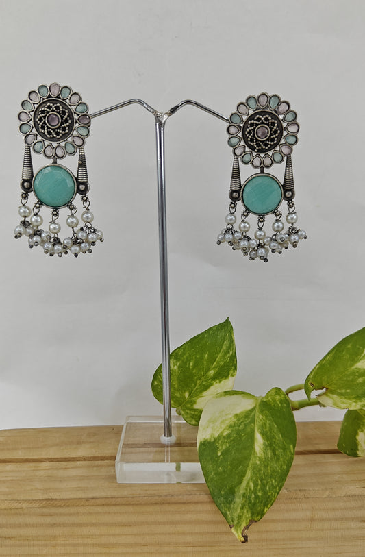 Earrings with stones and pearls hangings