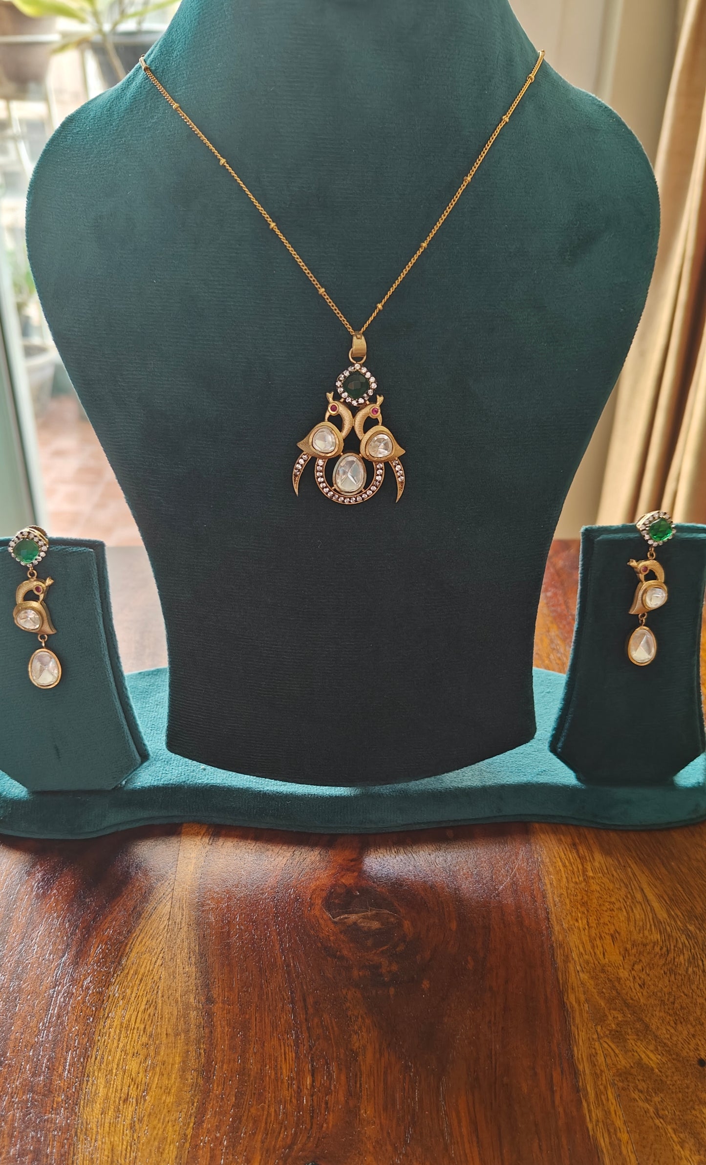 Myra pendant set