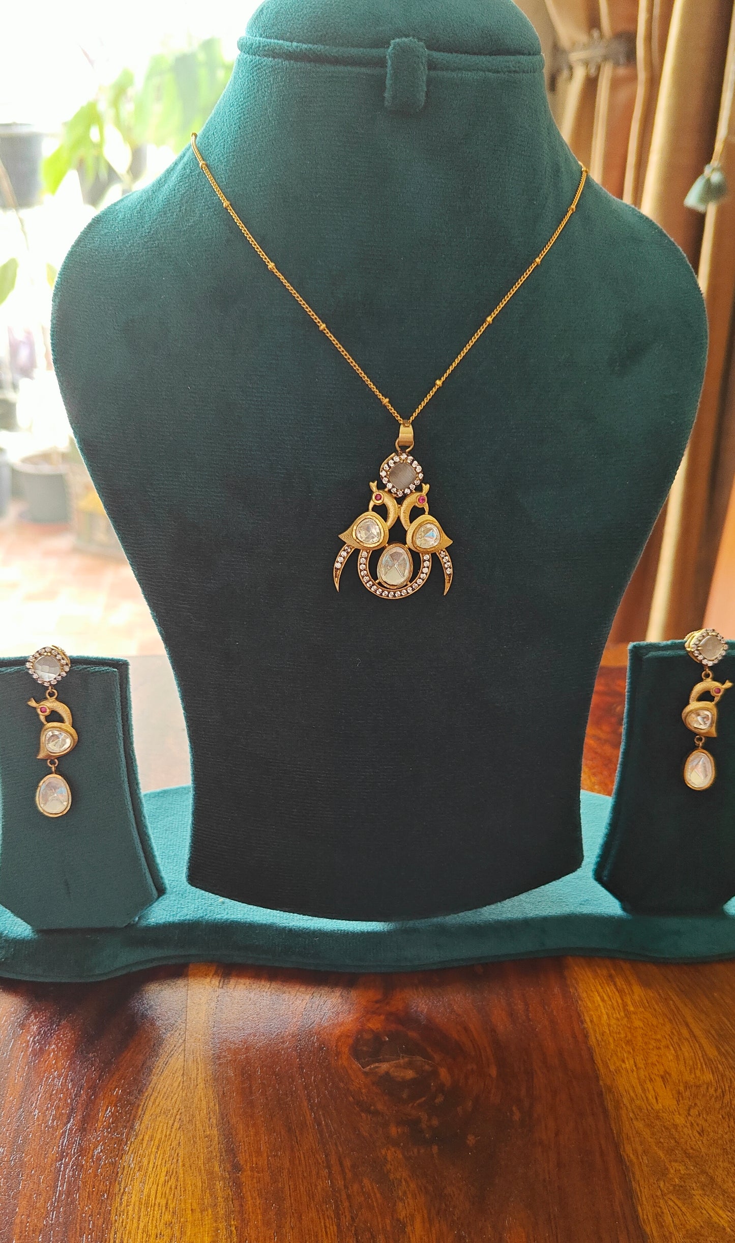 Myra pendant set