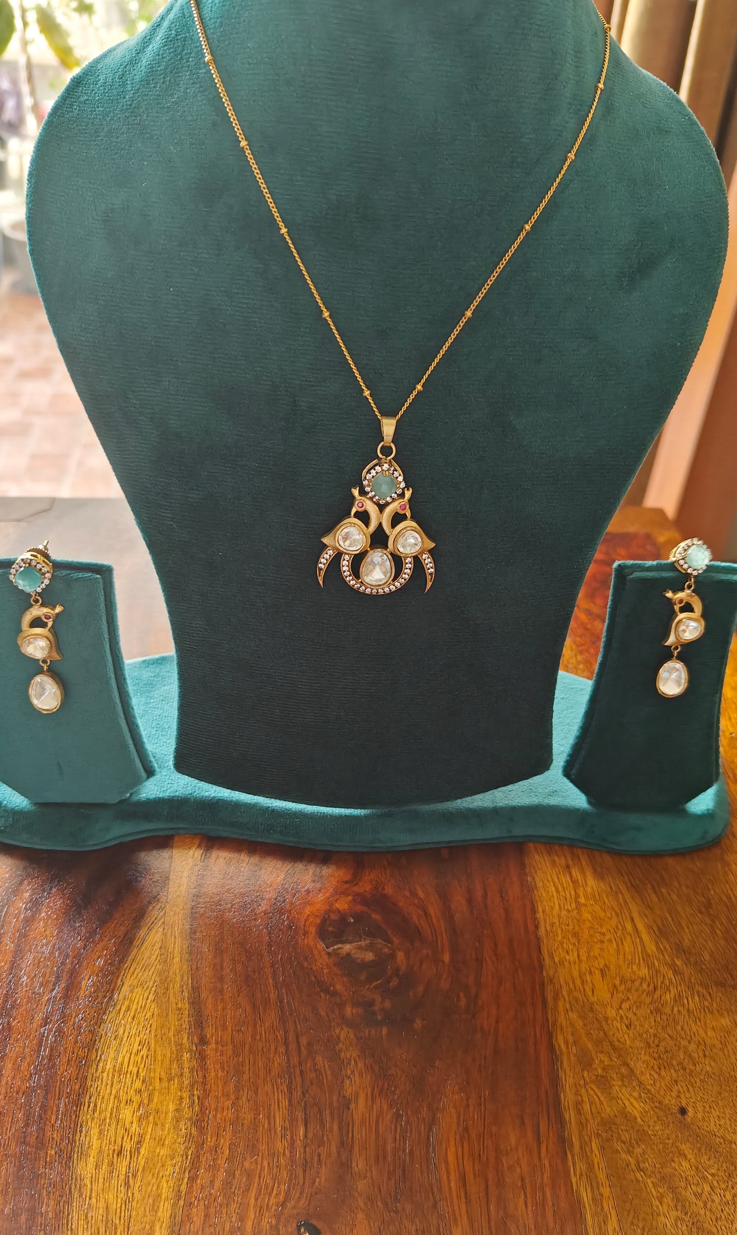 Myra pendant set