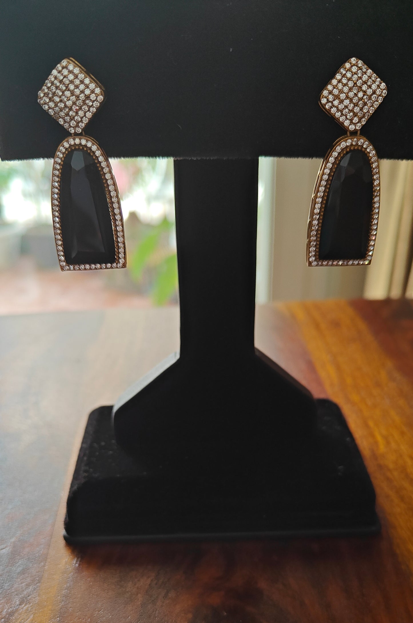 Stone earrings on square stud