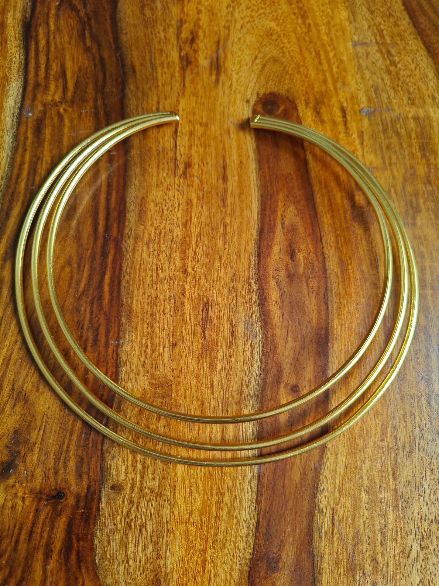 Golden pipes choker