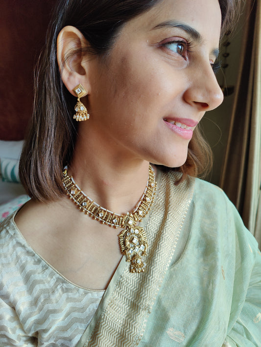 Delicate Ishrat set with kundan and pearls