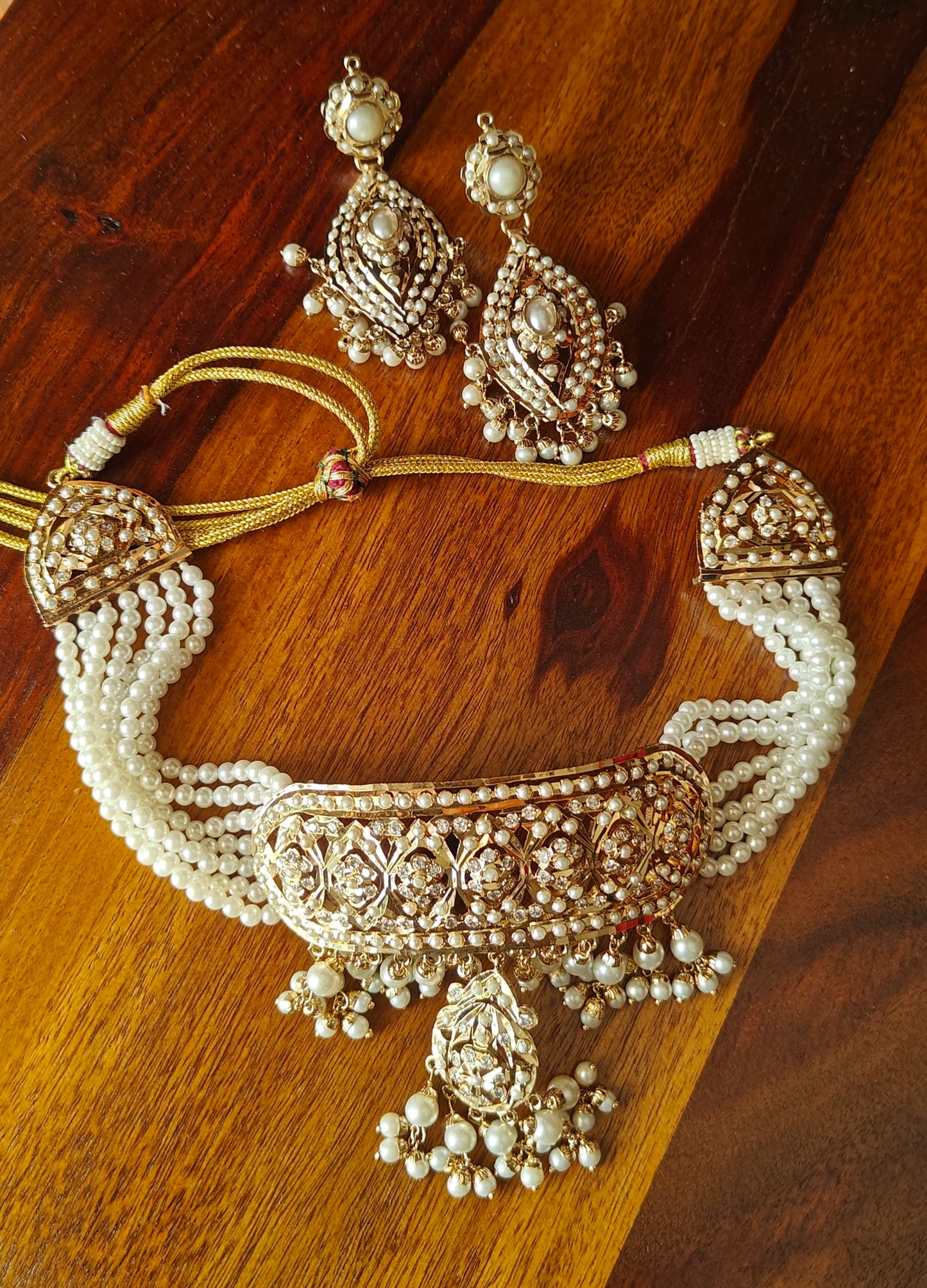 Ishana jadau choker set