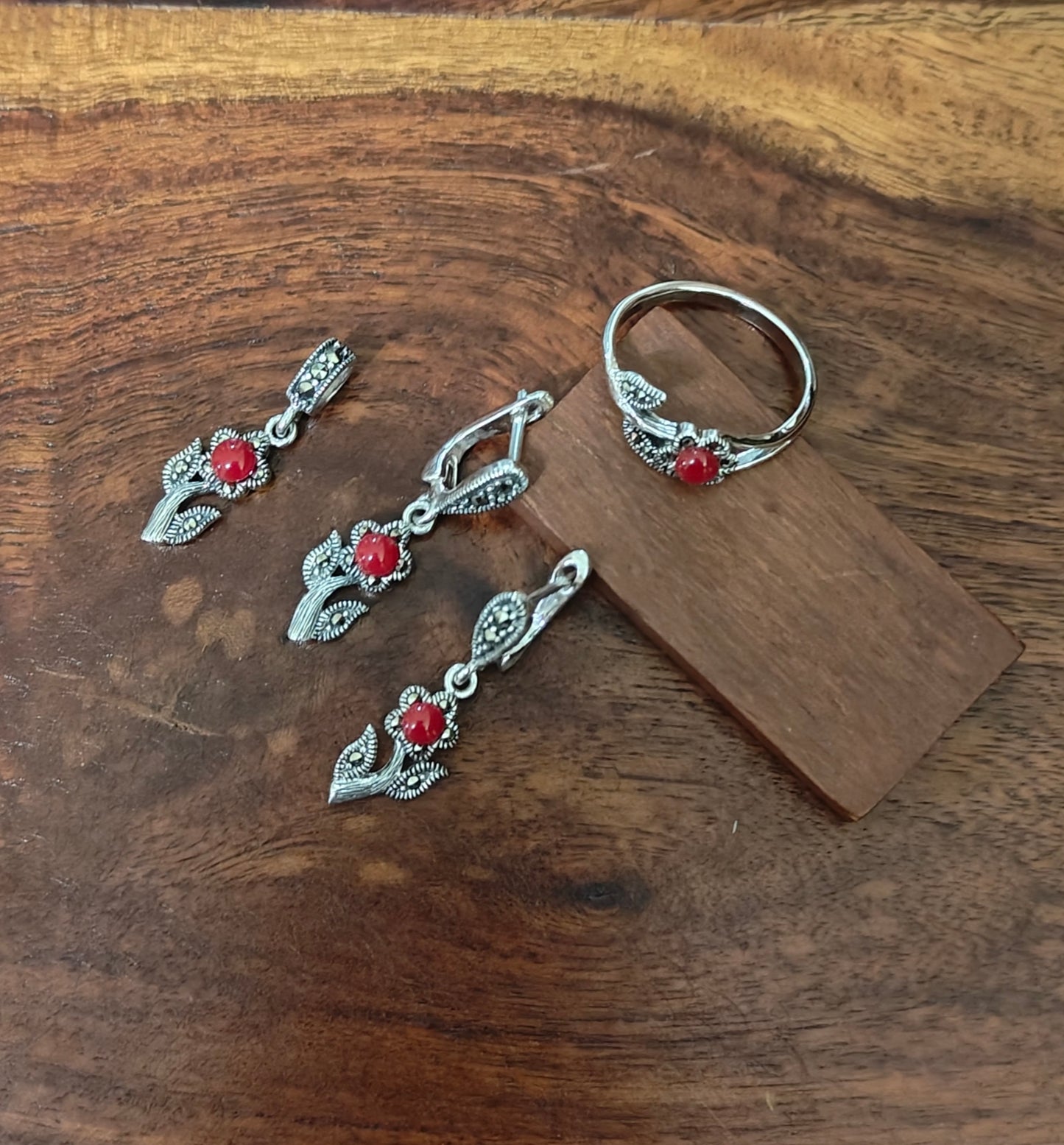 Phool silver set with red coral stone,ring included