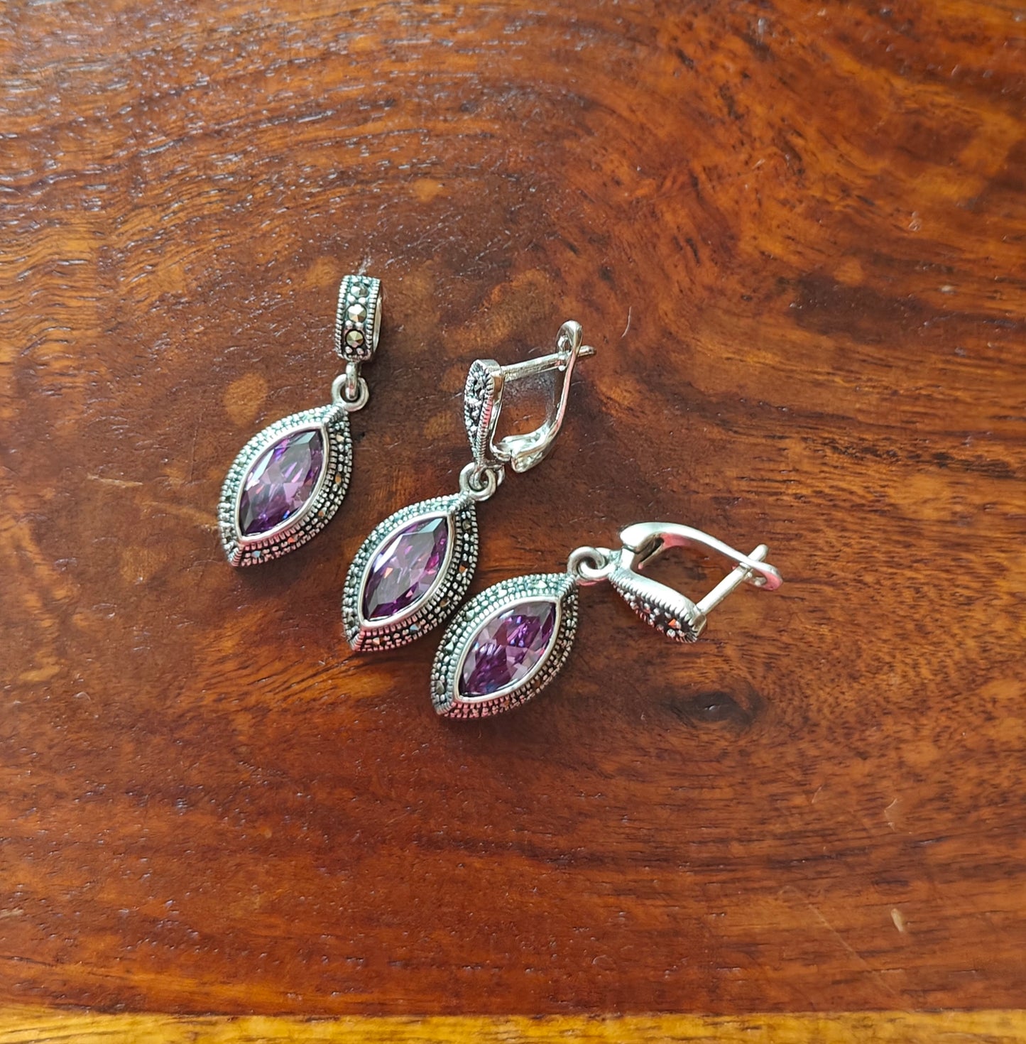 Amethyst petals silver set (includes earrings and pendant)