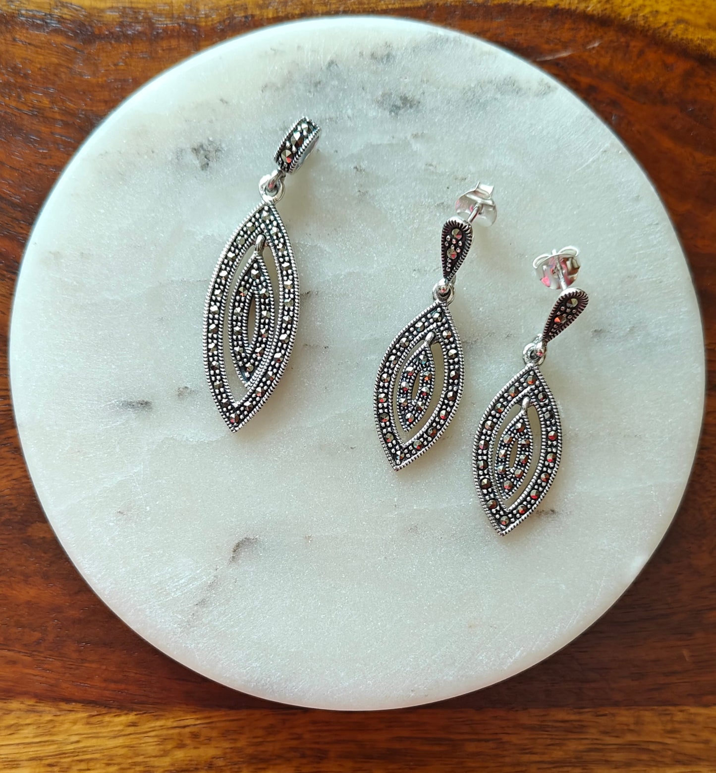 Vark silver leaf shaped danglers and pendant set