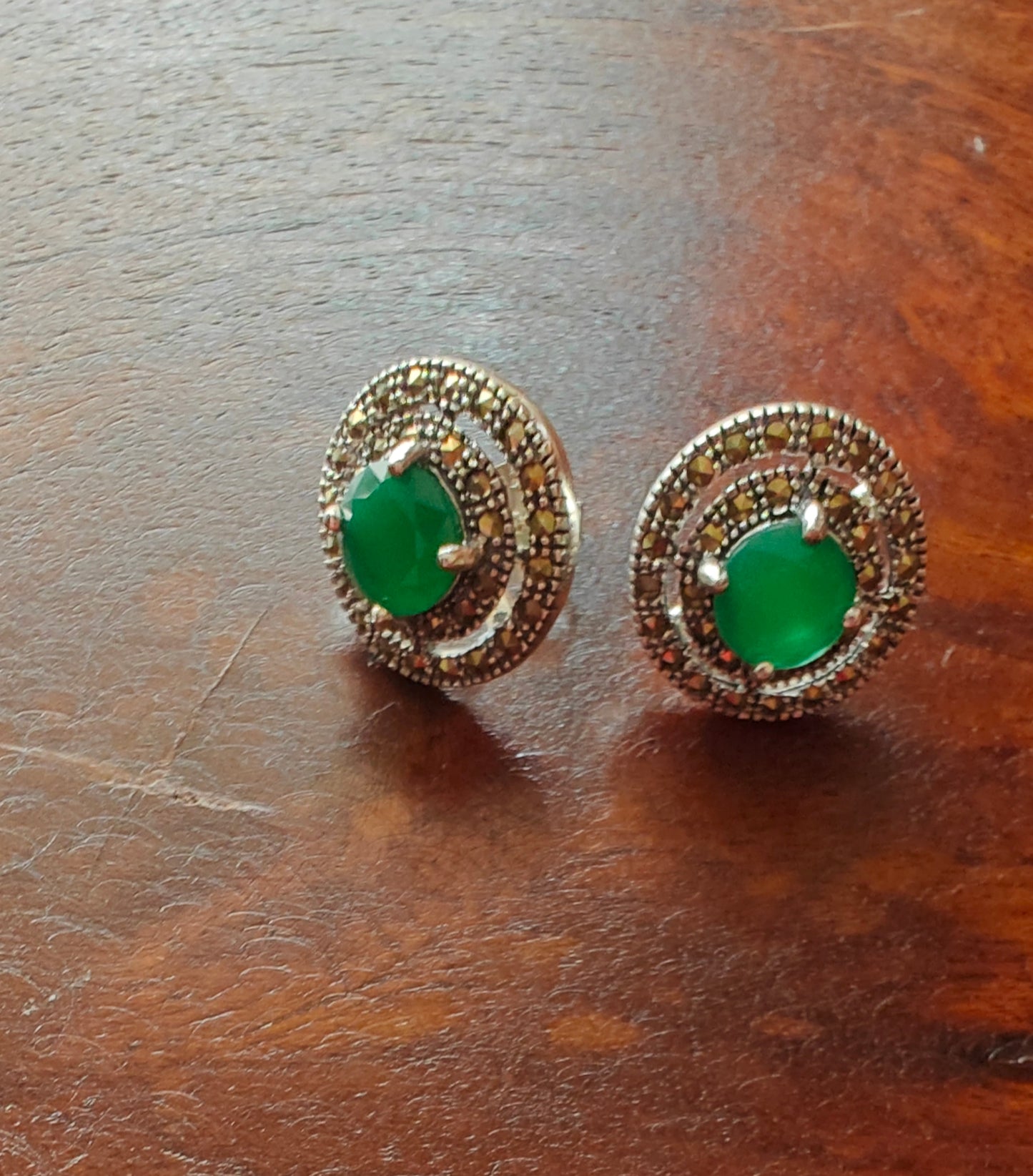 Radial silver studs with emerald green/ ruby pink stone